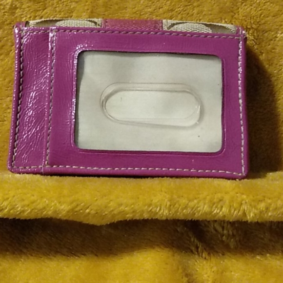 Coach - Picture 2 of 7